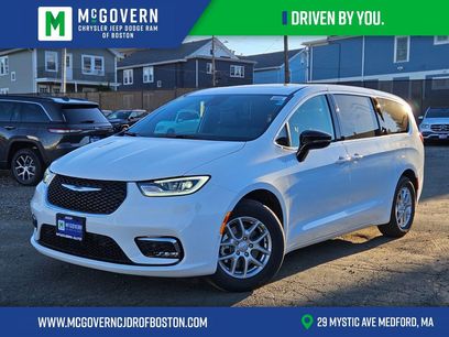 New 2026 Chrysler Pacifica Select