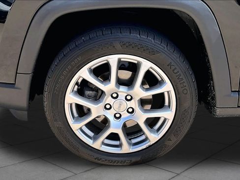 Used 2022 Jeep Compass Latitude AWD/4WD image 9
