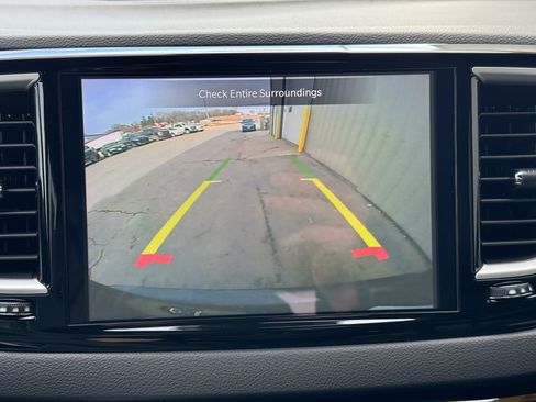 Used 2025 Chrysler Pacifica Select FWD image 15