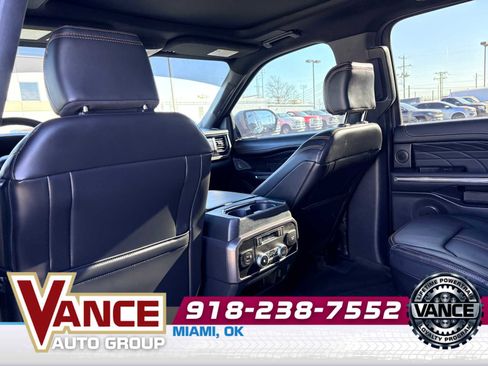 Used 2022 Ford Expedition Platinum AWD/4WD image 14