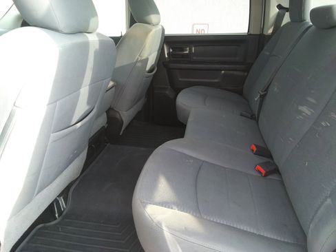 Used 2013 RAM 2500 Tradesman w/ Chrome Appearance Group image 9