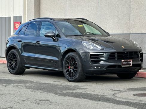 Used 2018 Porsche Macan GTS image 2