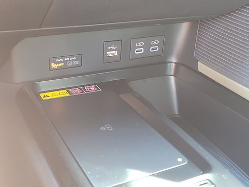 Certified 2026 Toyota Camry Hybrid FWD image 25