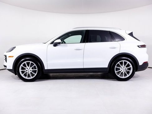 Used 2024 Porsche Cayenne image 2