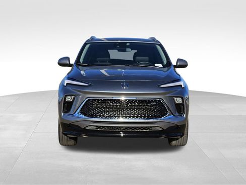 Used 2024 Buick Encore GX Sport Touring image 2