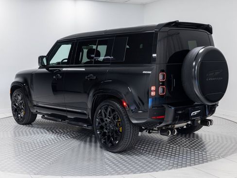 Used 2025 Land Rover Defender 110 V8 AWD/4WD image 2