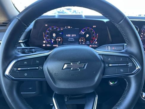 Used 2025 Chevrolet Suburban Z71 image 32