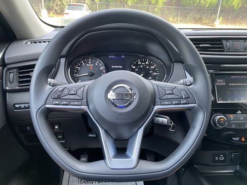 Used 2020 Nissan Rogue S AWD/4WD image 19