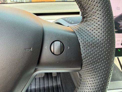 Used 2022 Tesla Model Y Long Range AWD/4WD image 29