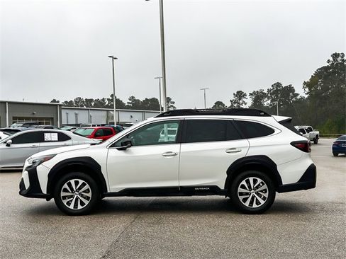 Used 2023 Subaru Outback Premium image 5