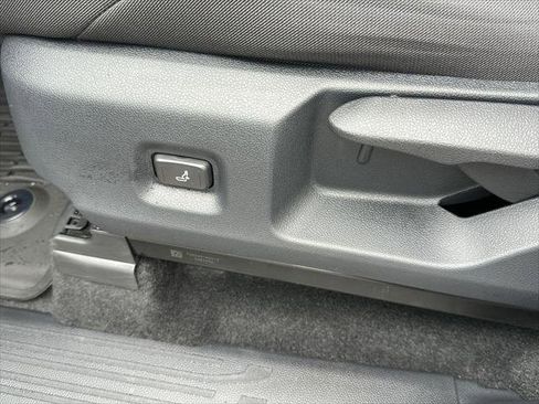 Certified 2025 Toyota Tacoma SR5 image 17