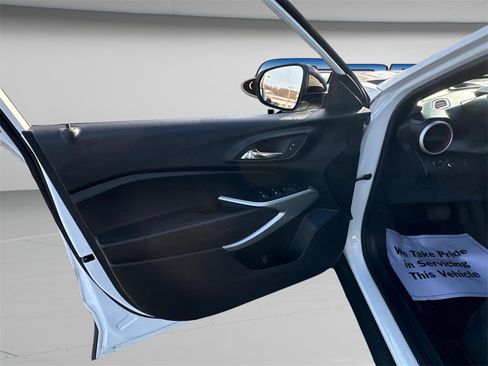 Used 2024 Chevrolet Trax RS w/ Driver Confidence Package image 28