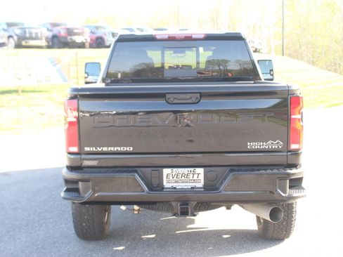Used 2025 Chevrolet Silverado 2500 High Country w/ Technology Package AWD/4WD image 6