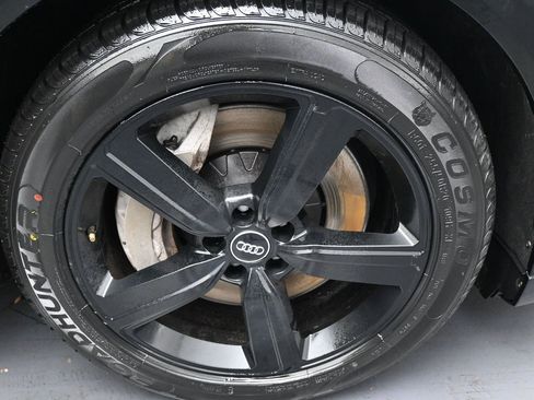 Used 2019 Audi e-tron Prestige w/ Prestige Package image 40