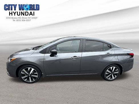 Used 2022 Nissan Versa SR w/ Lighting Package image 2