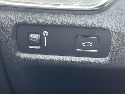 Used 2022 Volvo V60 T5 Cross Country w/ Climate Package image 31