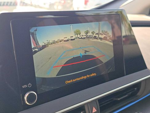 Certified 2026 Toyota Prius XLE FWD image 29