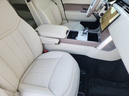 New 2026 Land Rover Range Rover SE image 14