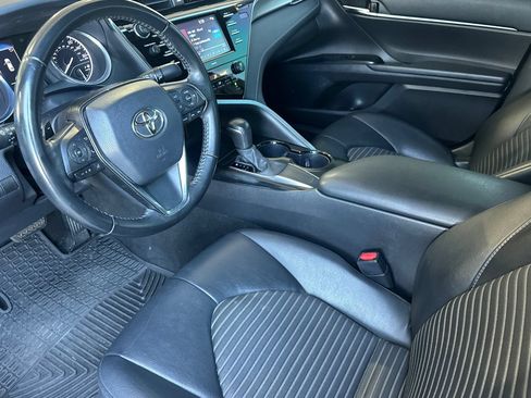 Used 2020 Toyota Camry SE FWD image 9