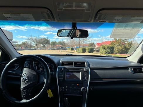 Used 2017 Toyota Camry LE image 21