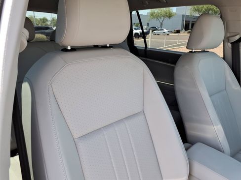 Certified 2023 Volkswagen Tiguan SE FWD image 11