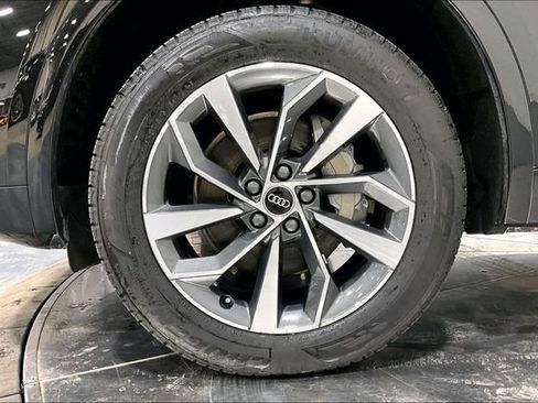 Used 2023 Audi Q5 2.0T Premium w/ Convenience Package image 8