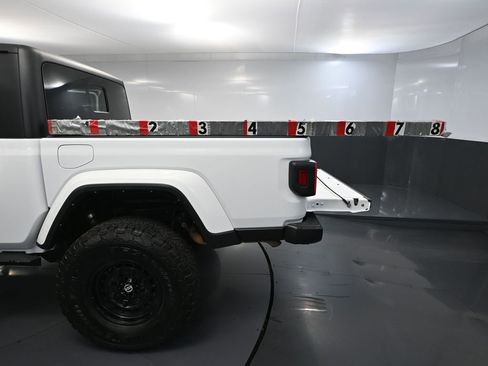 Used 2022 Jeep Gladiator Sport image 42