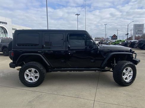 Used 2022 Jeep Wrangler Unlimited Sport image 10