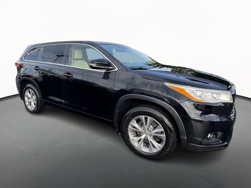 Used 2015 Toyota Highlander Plus image 2