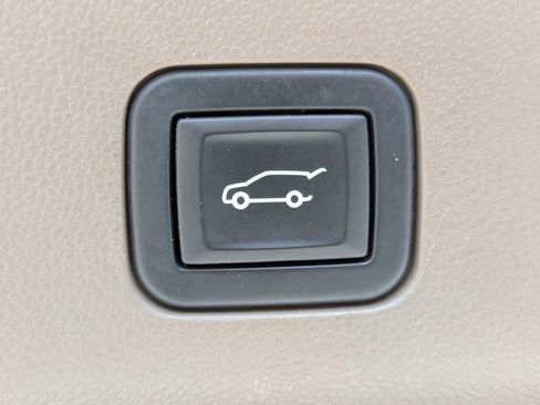 Used 2022 GMC Yukon XL Denali RWD image 8