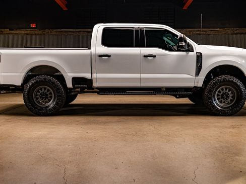 Used 2025 Ford F350 XLT w/ FX4 Off-Road Package image 11