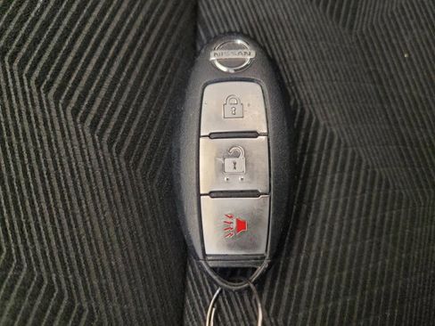 Used 2014 Nissan Rogue SV AWD/4WD image 32