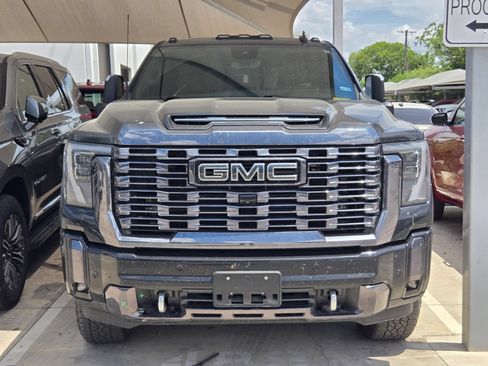 Used 2024 GMC Sierra 2500 Denali Ultimate AWD/4WD image 2