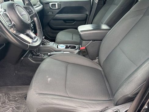 Used 2018 Jeep Wrangler Unlimited Sahara AWD/4WD image 5