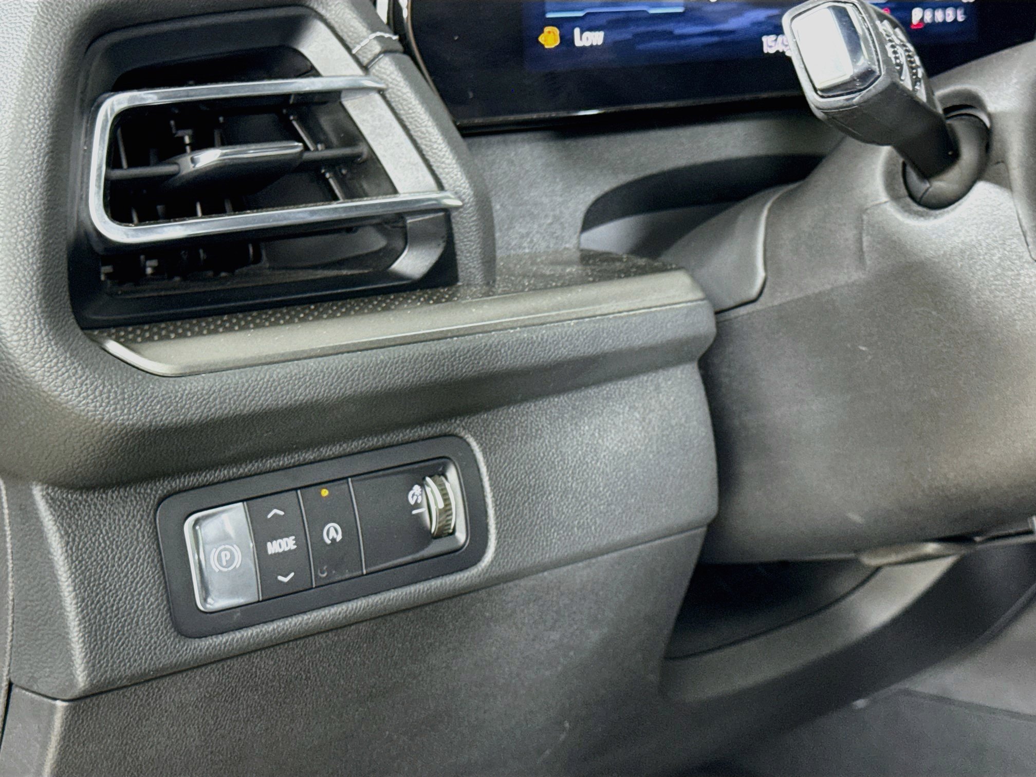 Used 2025 Chevrolet Traverse LT FWD image 12