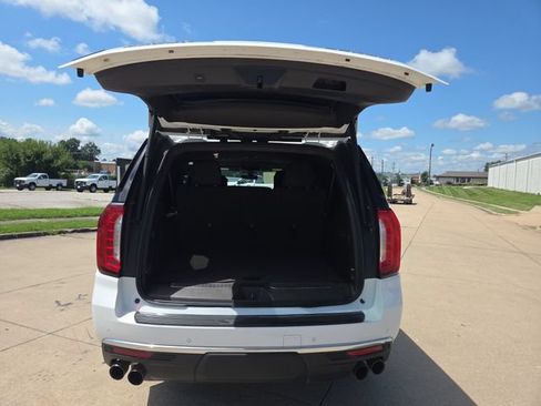 Used 2021 GMC Yukon XL Denali AWD/4WD image 21