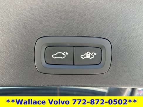 Used 2025 Volvo XC40 B5 Core image 12