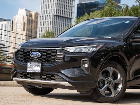 Used 2023 Ford Escape ST-Line Select AWD/4WD image 2