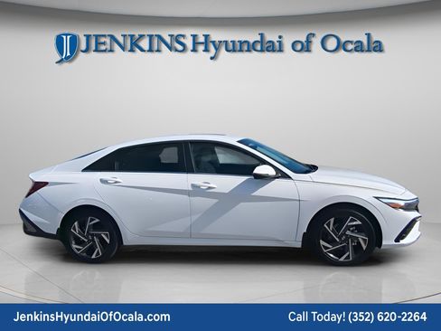 New 2026 Hyundai Elantra Limited FWD image 2
