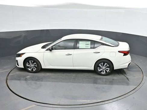 Used 2025 Nissan Altima 2.5 S FWD image 33