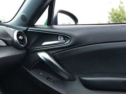 Used 2017 FIAT 124 Spider Classica RWD image 29