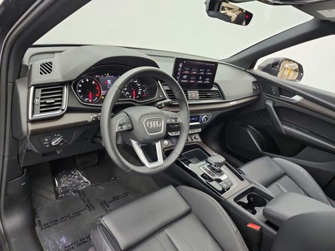Used 2023 Audi Q5 2.0T Premium w/ Convenience Package AWD/4WD image 9
