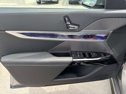 Used 2026 BMW 740i w/ Premium Package image 13