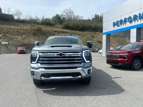 Used 2024 Chevrolet Silverado 3500 LTZ w/ LTZ Convenience Package image 9