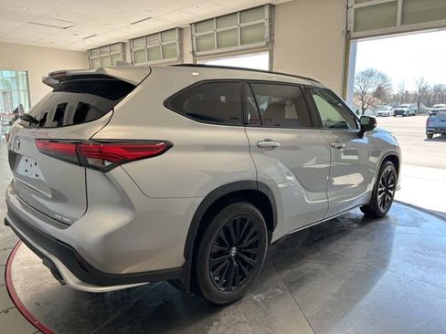 Used 2023 Toyota Highlander XSE image 7