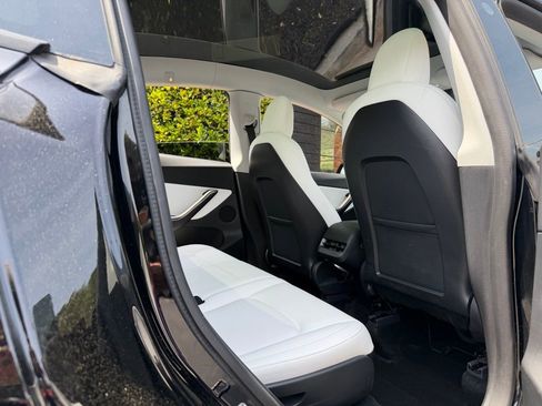 Used 2021 Tesla Model Y Long Range image 38