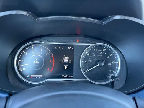 Used 2025 Nissan Versa SV FWD image 39