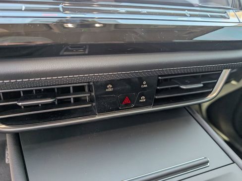 Used 2025 Volkswagen Atlas SE image 13