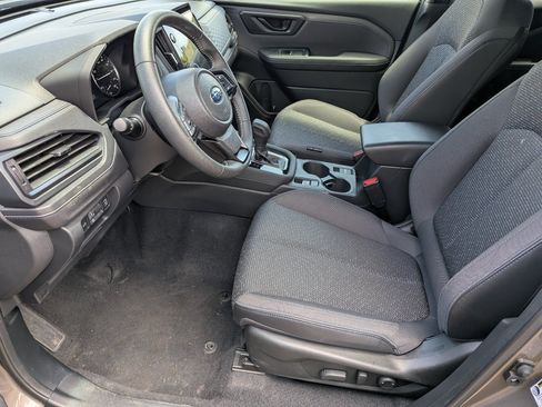 Used 2025 Subaru Forester Premium AWD/4WD image 10