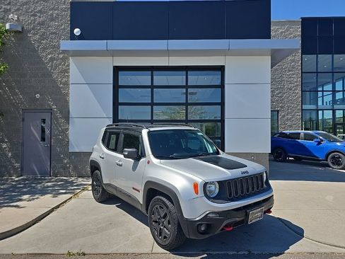 Used 2018 Jeep Renegade Trailhawk w/ Cold Weather Group II AWD/4WD image 1